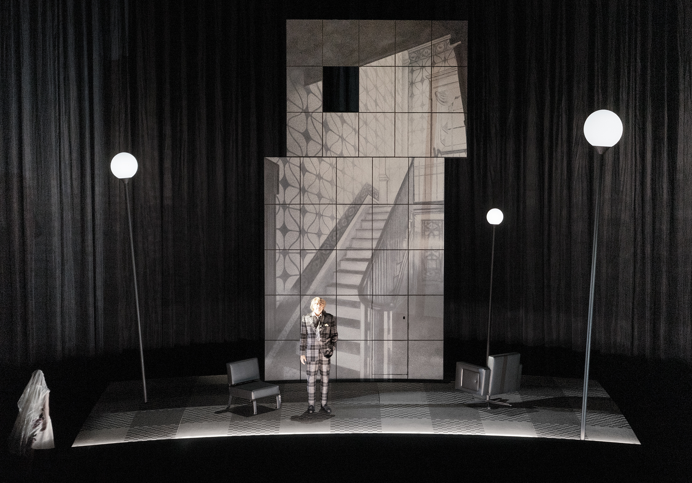 Klaus Grünberg, set and light design for Il barbiere di Siviglia (Gioachino Rossini), Hamburgische Staatsoper, 2026