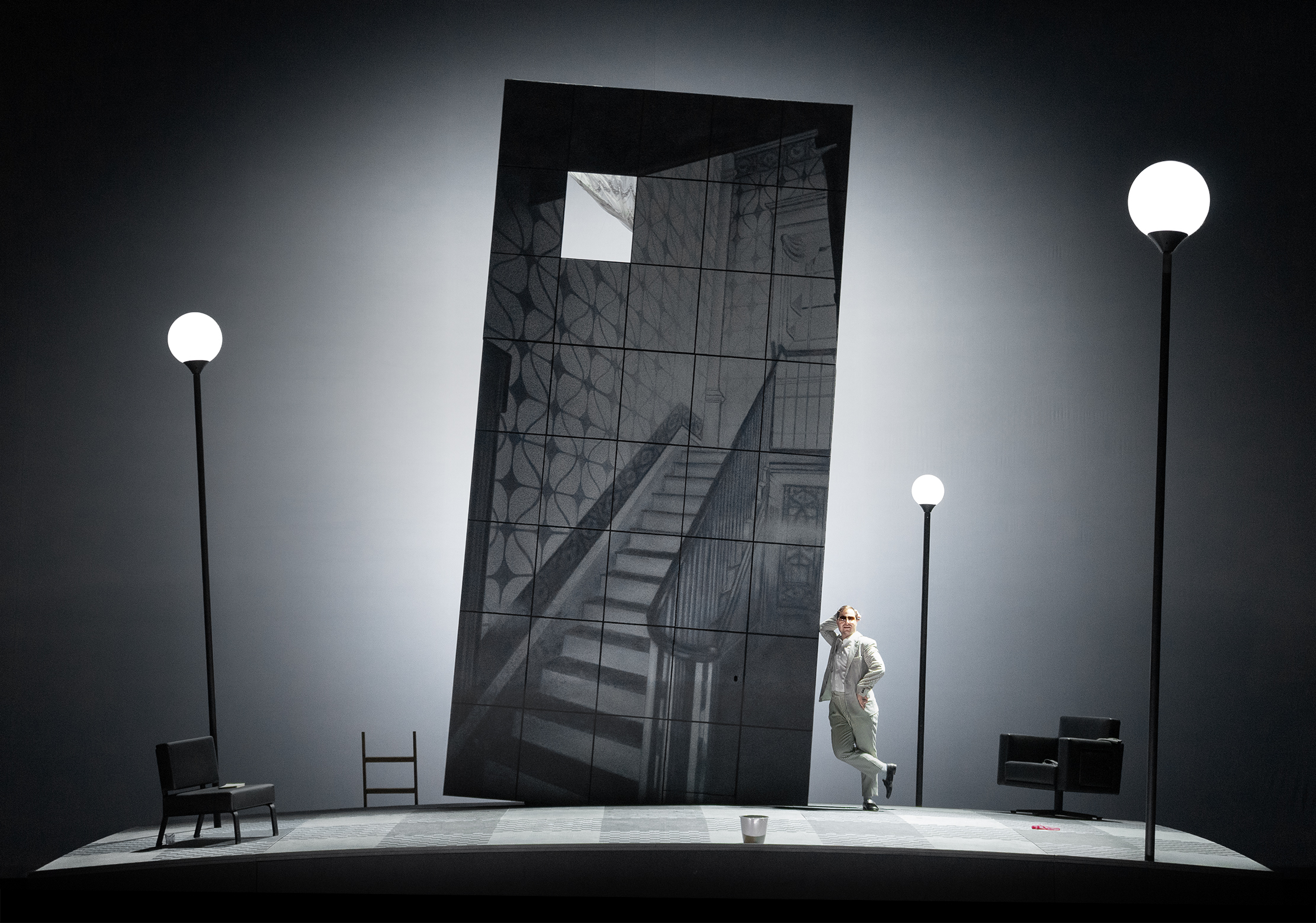 Klaus Grünberg, set and light design for Il barbiere di Siviglia (Gioachino Rossini), Hamburgische Staatsoper, 2026
