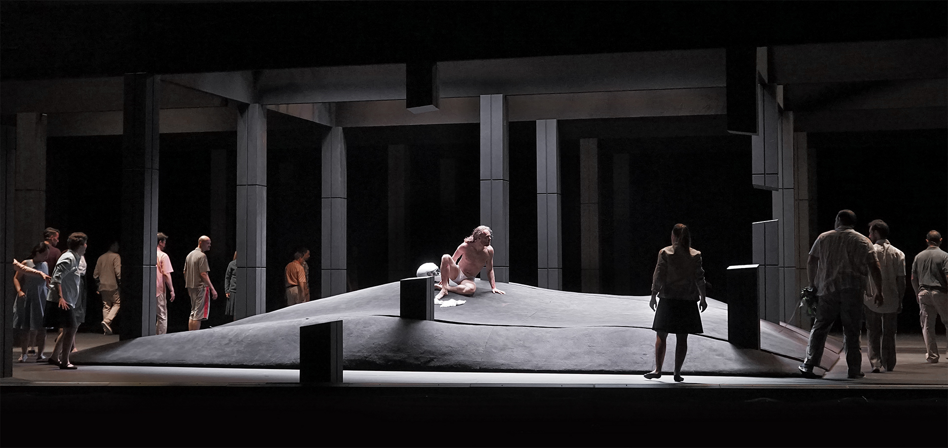 Klaus Grünberg, set and light design for Ulisse (Dallapiccola), Oper Frankfurt, 2022