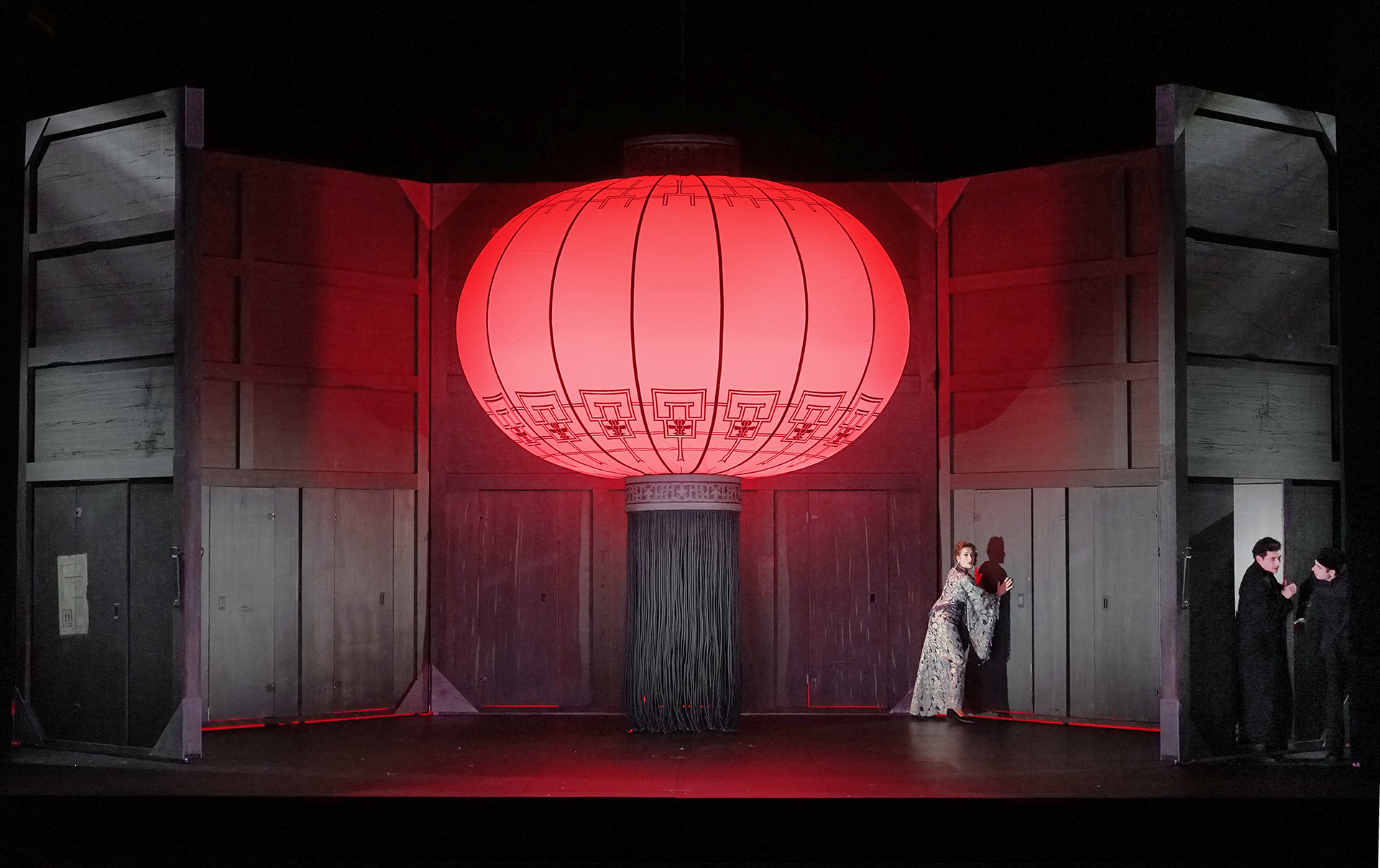 Klaus Grünberg: Frühlingsstürme (Jaromír Weinberger), Regie: Barrie Kosky, Bühnenbild und Licht: Klaus Grünberg, Co-Bühnenbild: Anne Kuhn, Kostüme: Dinah Ehm, Komische Oper Berlin, 2020