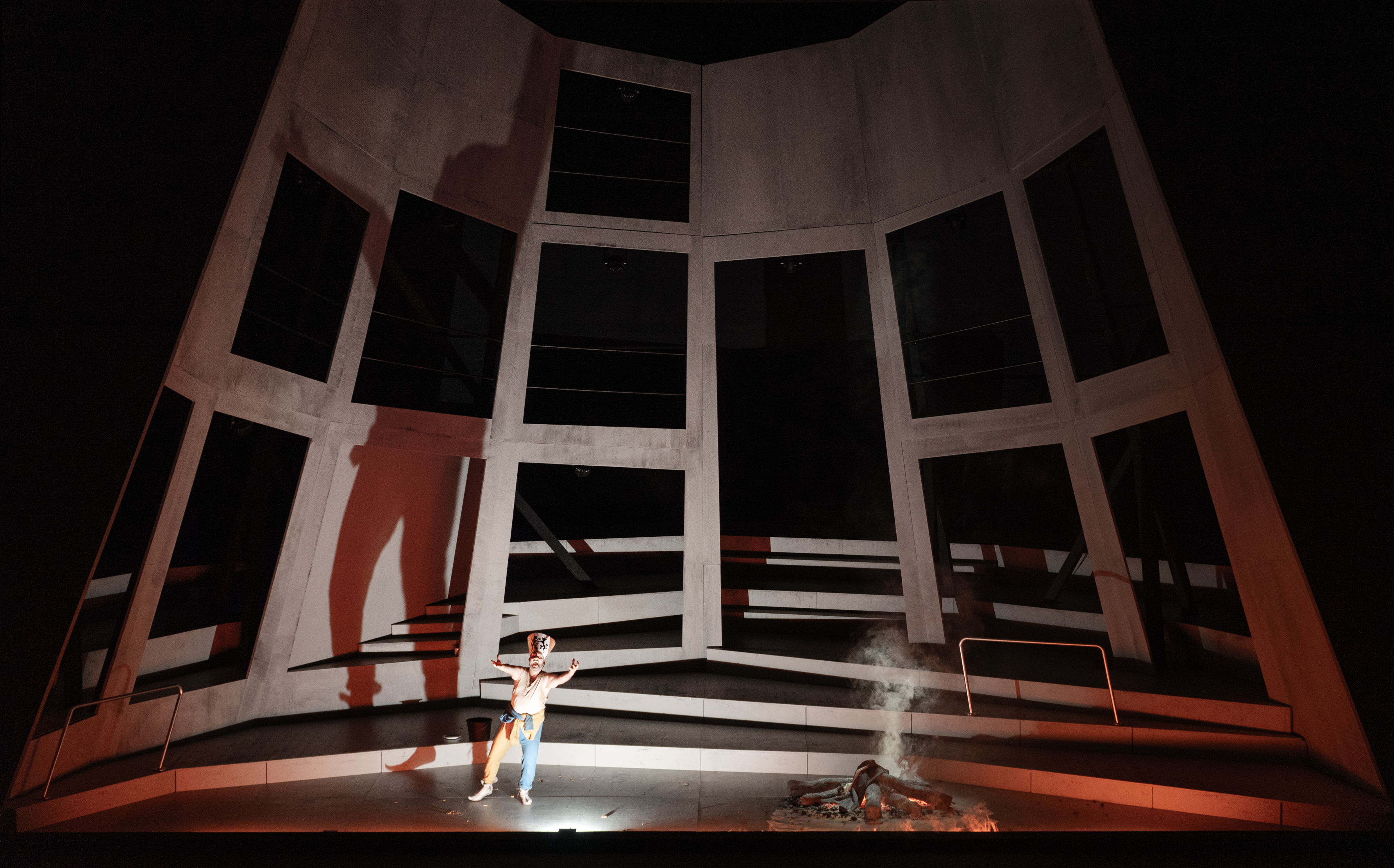 Klaus Grünberg, set and light design for La Juive (Halévy), Oper Frankfurt, 2024