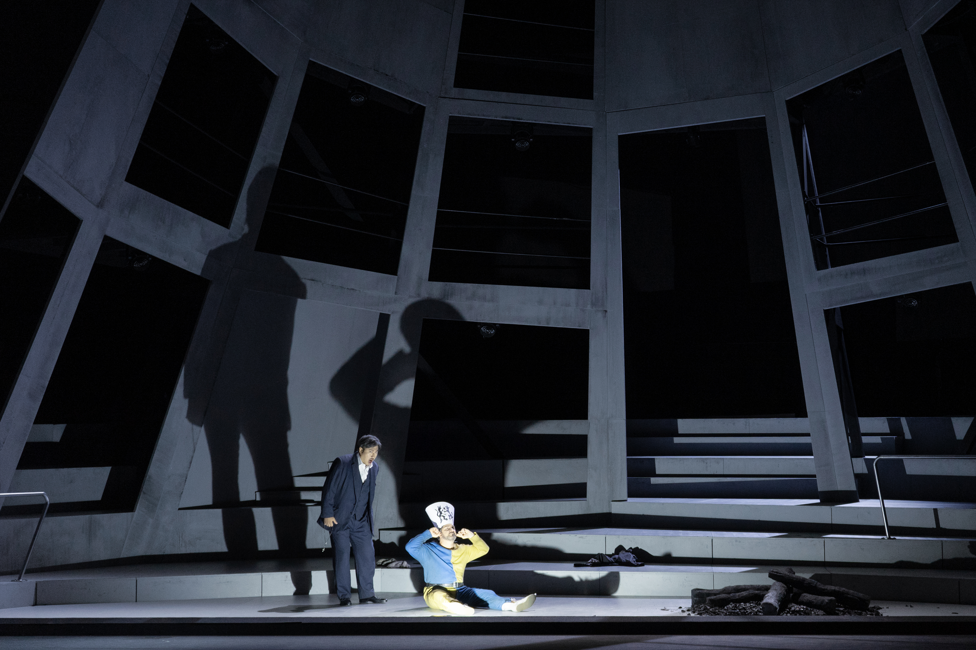 Klaus Grünberg, set and light design for La Juive (Halévy), Oper Frankfurt, 2024