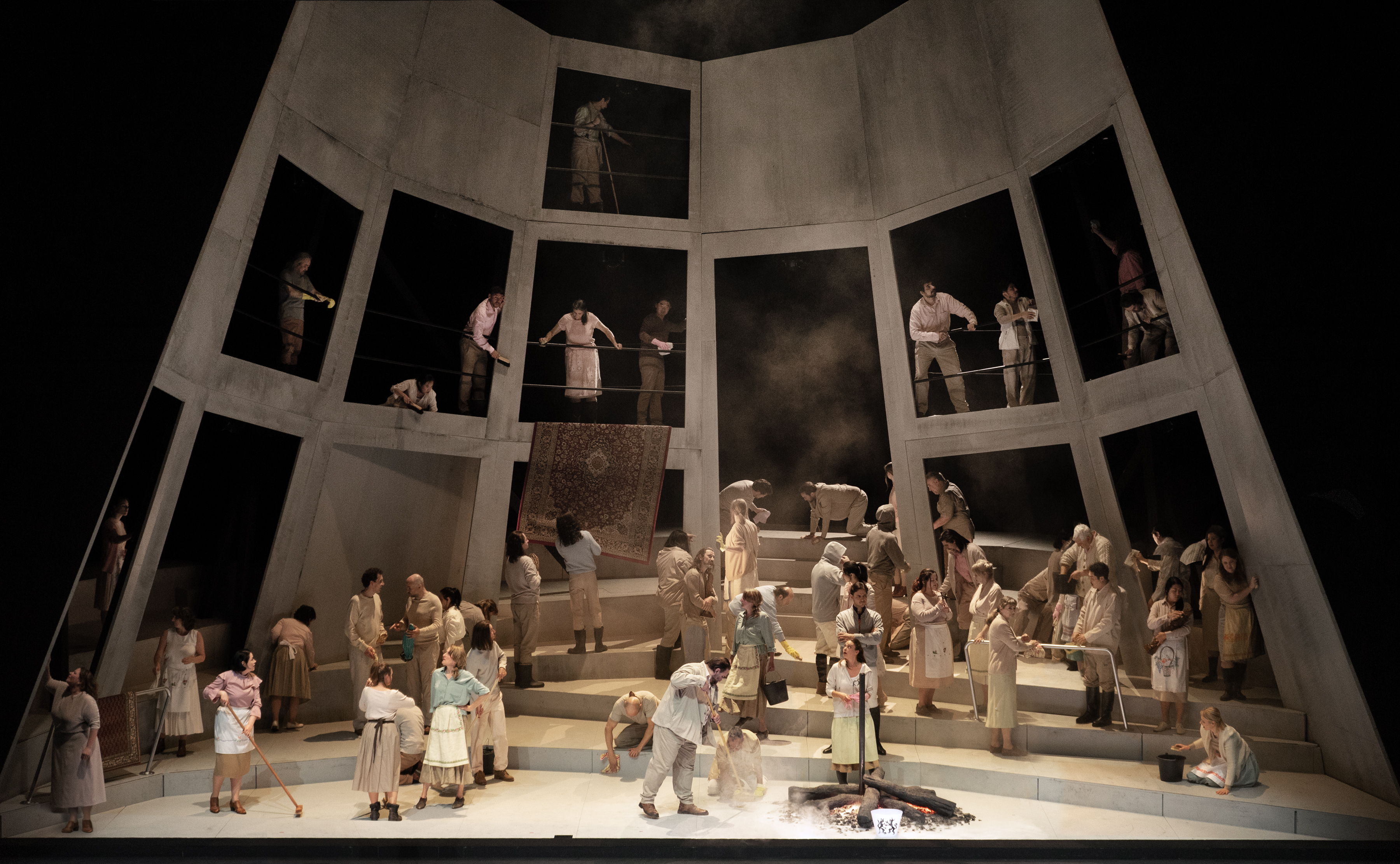 Klaus Grünberg, set and light design for La Juive (Halévy), Oper Frankfurt, 2024