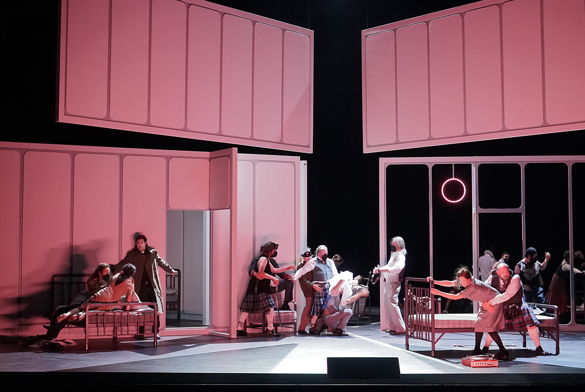 Lucia di Lammermoor (Gaetano Donizetti), set and light design: Klaus Grünberg, Opernhaus Zürich, 2017