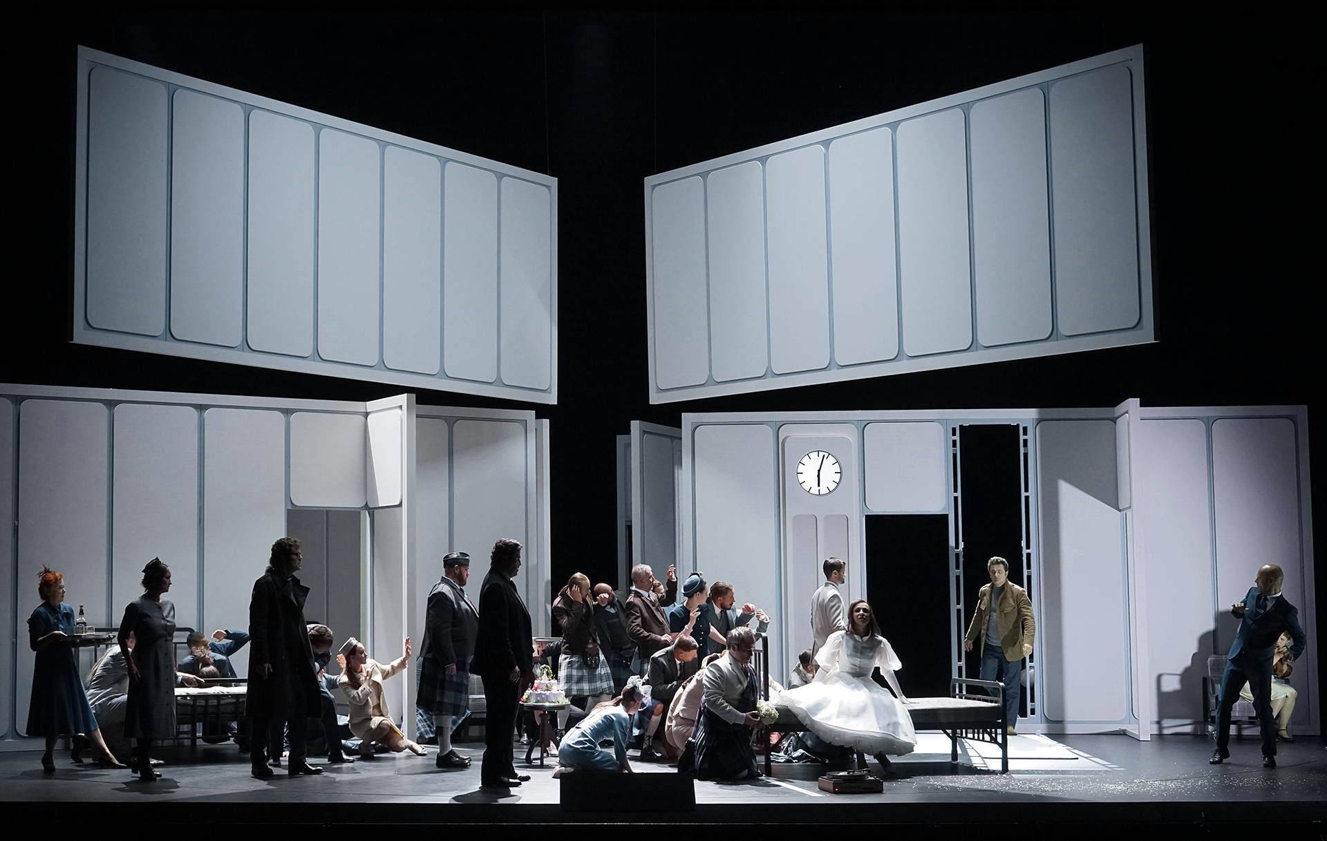 Lucia di Lammermoor (Gaetano Donizetti), set and light design: Klaus Grünberg, Opernhaus Zürich, 2017