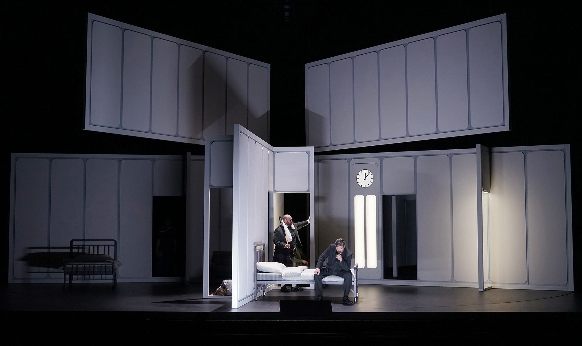 Lucia di Lammermoor (Gaetano Donizetti), set and light design: Klaus Grünberg, Opernhaus Zürich, 2017