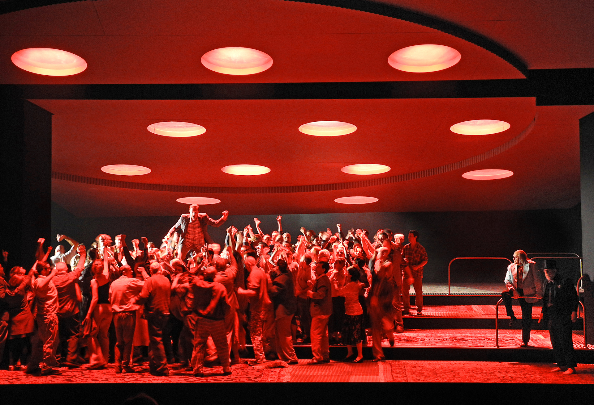 Moses und Aron (A. Schönberg), Regie: Barrie Kosky, Bühnenbild, Licht: Klaus Grünberg, Kostüme: Klaus Bruns, Komische Oper Berlin, 2015