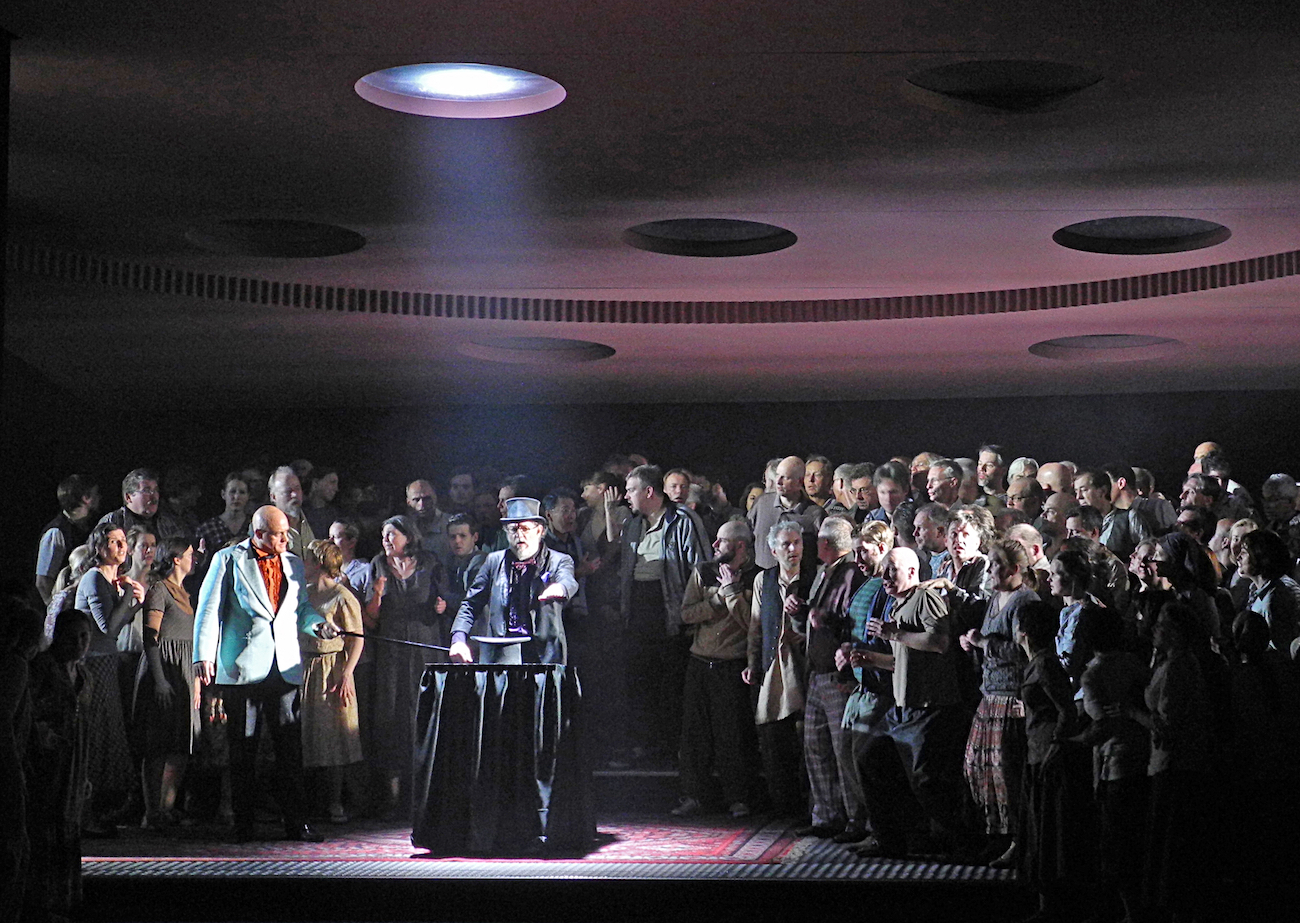 Moses und Aron (A. Schönberg), Regie: Barrie Kosky, Bühnenbild, Licht: Klaus Grünberg, Kostüme: Klaus Bruns, Komische Oper Berlin, 2015
