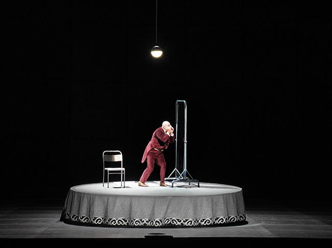 set and light design by Klaus Grünberg for THE NOSE (Dimitrij Schostakovitch), Royal Opera House London, 2016