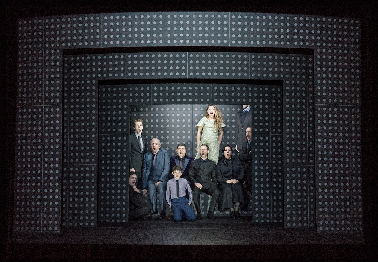 Klaus Grünberg / Anne Kuhn: Pelléas et Mélisande (Claude Debussy), Regie: Barrie Kosky, Bühnenbild und Licht: Klaus Grünberg, Co-Bühnenbild: Anne Kuhn, Kostüme: Dinah Ehm, Komische Oper Berlin, 2017