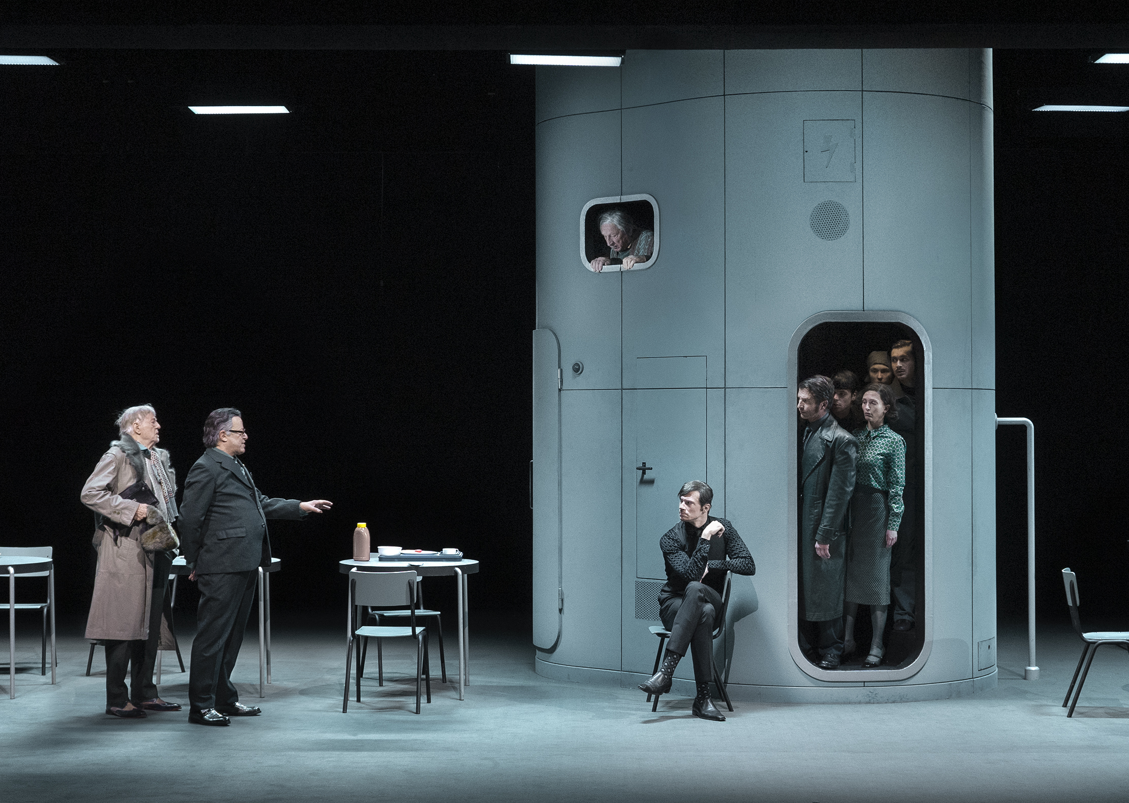 Klaus Grünberg, set and light design for Der Revisor (Gogol), Akademietheater Wien, 2024