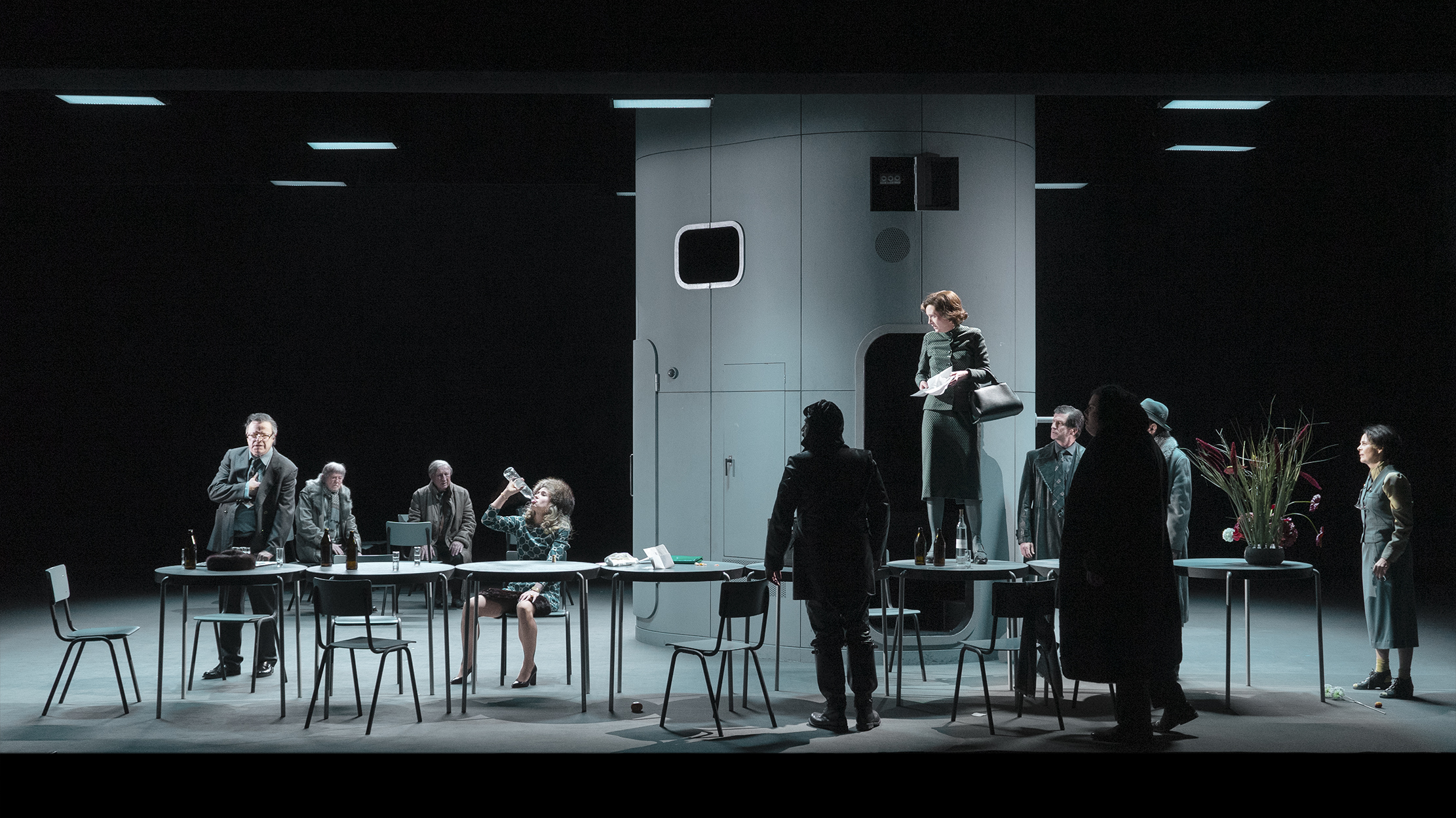 Klaus Grünberg, set and light design for Der Revisor (Gogol), Akademietheater Wien, 2024