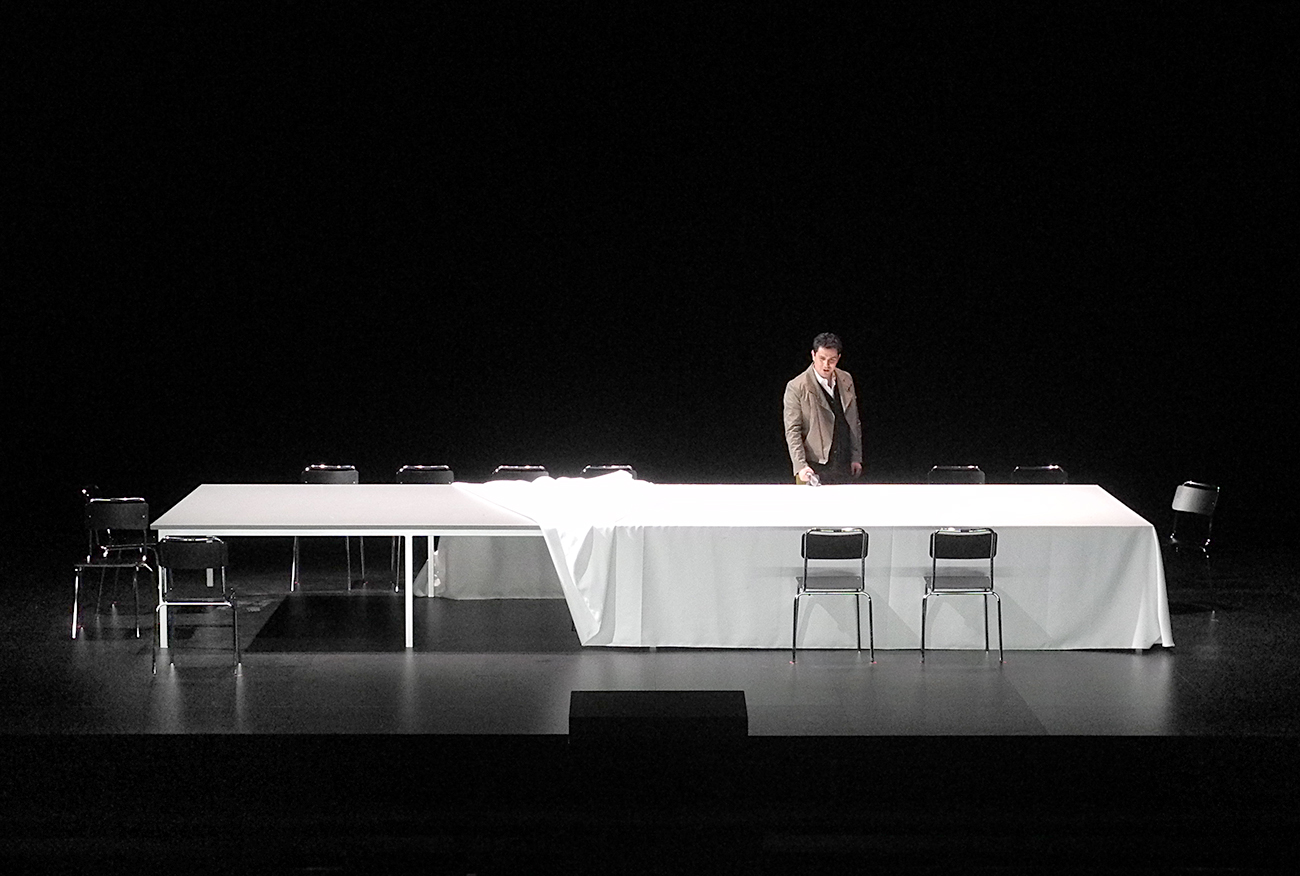 Rigoletto (Giusepppe Verdi), Regie: Tatjana Gürbaca, Bühnenbild und Licht: Klaus Grünberg, Kostüme: Silke Willrett, Opernhaus Zürich, 2013