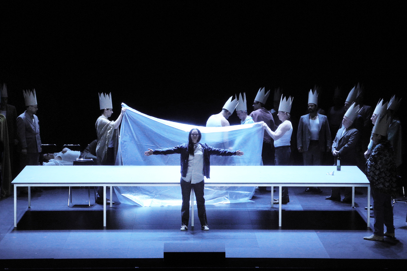 Rigoletto (Giusepppe Verdi), Regie: Tatjana Gürbaca, Bühnenbild und Licht: Klaus Grünberg, Kostüme: Silke Willrett, Opernhaus Zürich, 2013