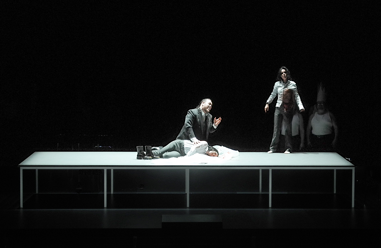 Rigoletto (Giusepppe Verdi), Regie: Tatjana Gürbaca, Bühnenbild und Licht: Klaus Grünberg, Kostüme: Silke Willrett, Opernhaus Zürich, 2013