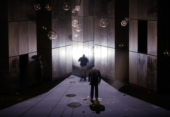 Klaus Grünberg, set and light design for Rigoletto, Opernhaus Graz, 2007