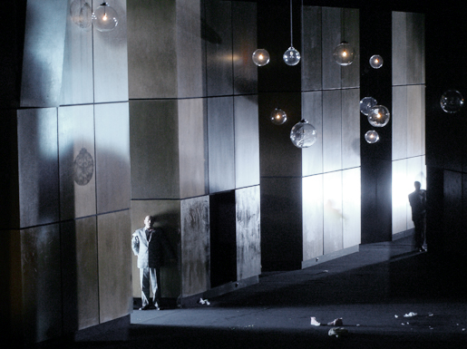 Klaus Grünberg, set and light design for Rigoletto, Opernhaus Graz, 2007