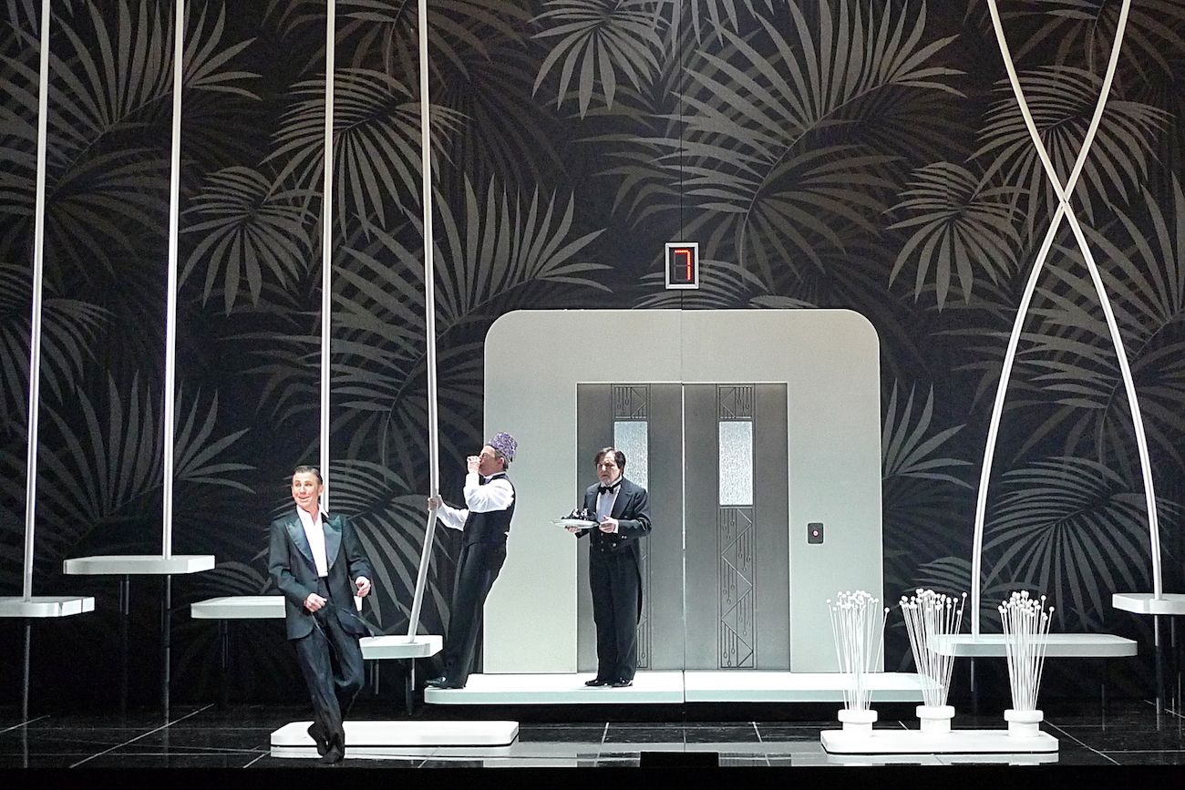 Ball im Savoy (Paul Abraham), Regie: Barrie Kosky, Bühnenbild, Licht, Video: Klaus Grünberg, Kostüme: Esther Bialas, Choreografie: Otto Pichler, Komische Oper Berlin, 2013