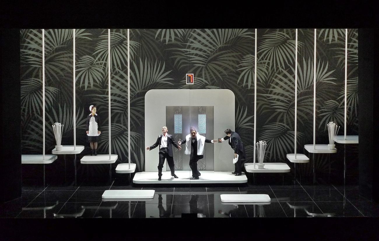 Ball im Savoy (Paul Abraham), Regie: Barrie Kosky, Bühnenbild, Licht, Video: Klaus Grünberg, Kostüme: Esther Bialas, Choreografie: Otto Pichler, Komische Oper Berlin, 2013