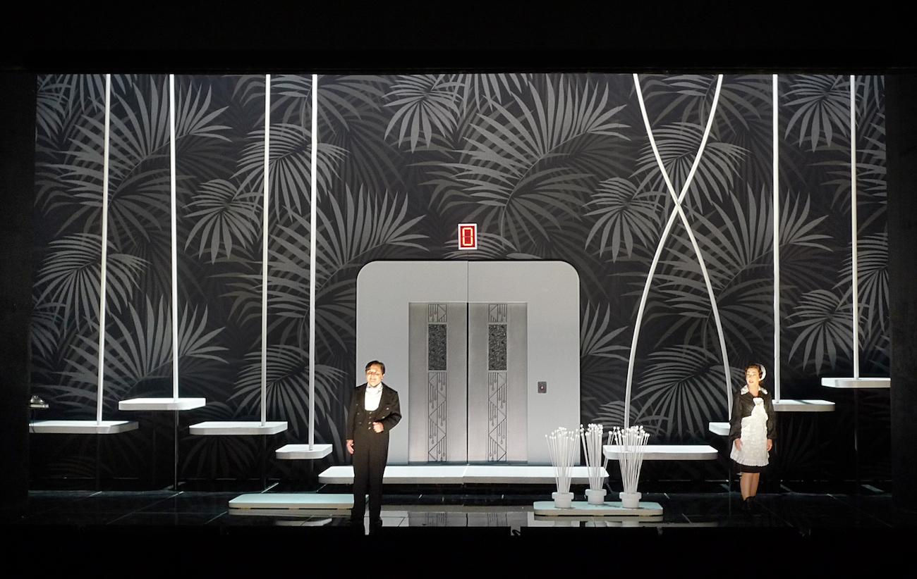 Ball im Savoy (Paul Abraham), Regie: Barrie Kosky, Bühnenbild, Licht, Video: Klaus Grünberg, Kostüme: Esther Bialas, Choreografie: Otto Pichler, Komische Oper Berlin, 2013