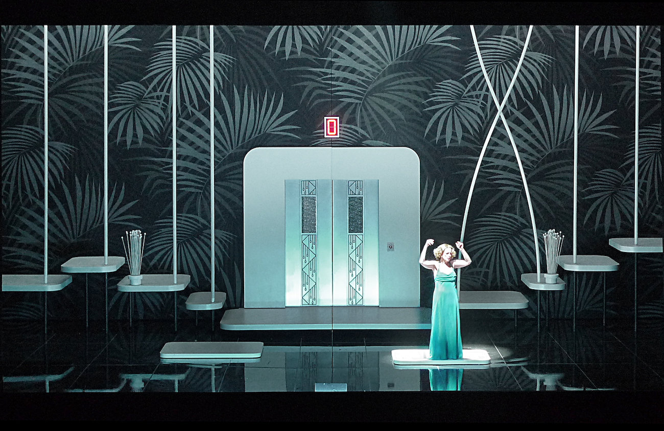 Ball im Savoy (Paul Abraham), Regie: Barrie Kosky, Bühnenbild, Licht, Video: Klaus Grünberg, Kostüme: Esther Bialas, Choreografie: Otto Pichler, Komische Oper Berlin, 2013